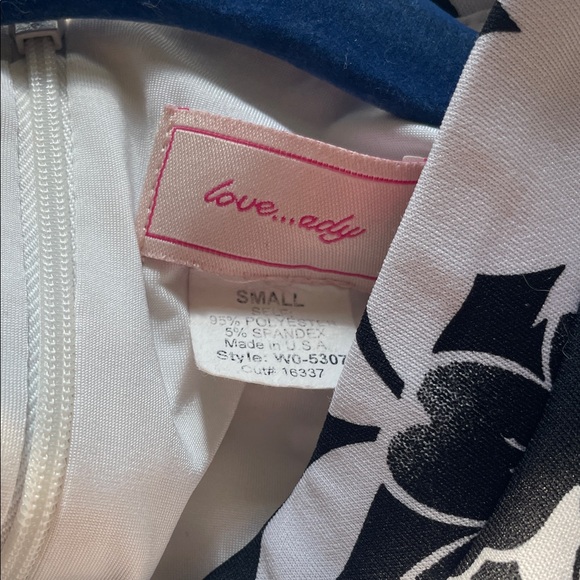 Chic Black and White Floral Mini Dress - Picture 3 of 3